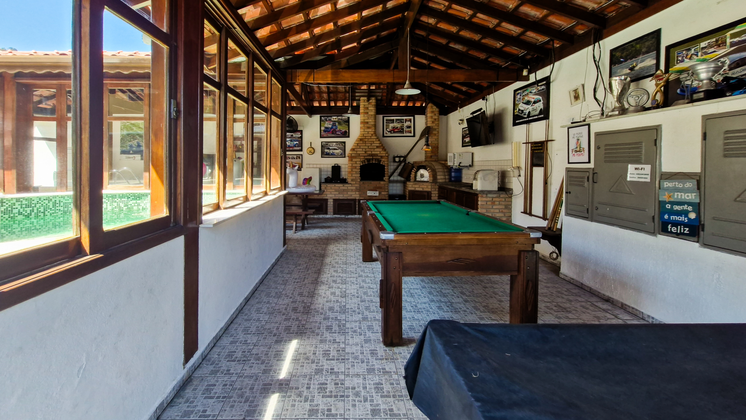 Casa a venda com 8 quartos | 415m² | Praia da Enseada