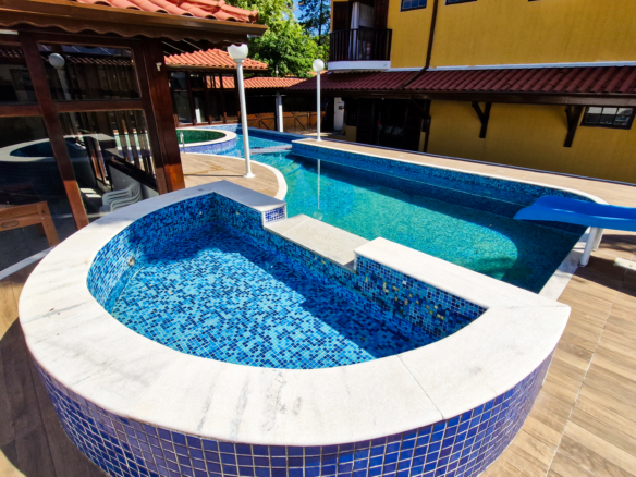 Casa a venda com 8 quartos | 415m² | Praia da Enseada