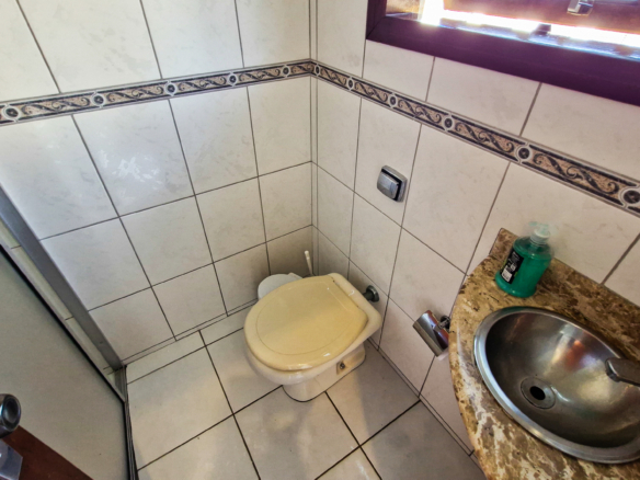 Casa a venda com 8 quartos | 415m² | Praia da Enseada