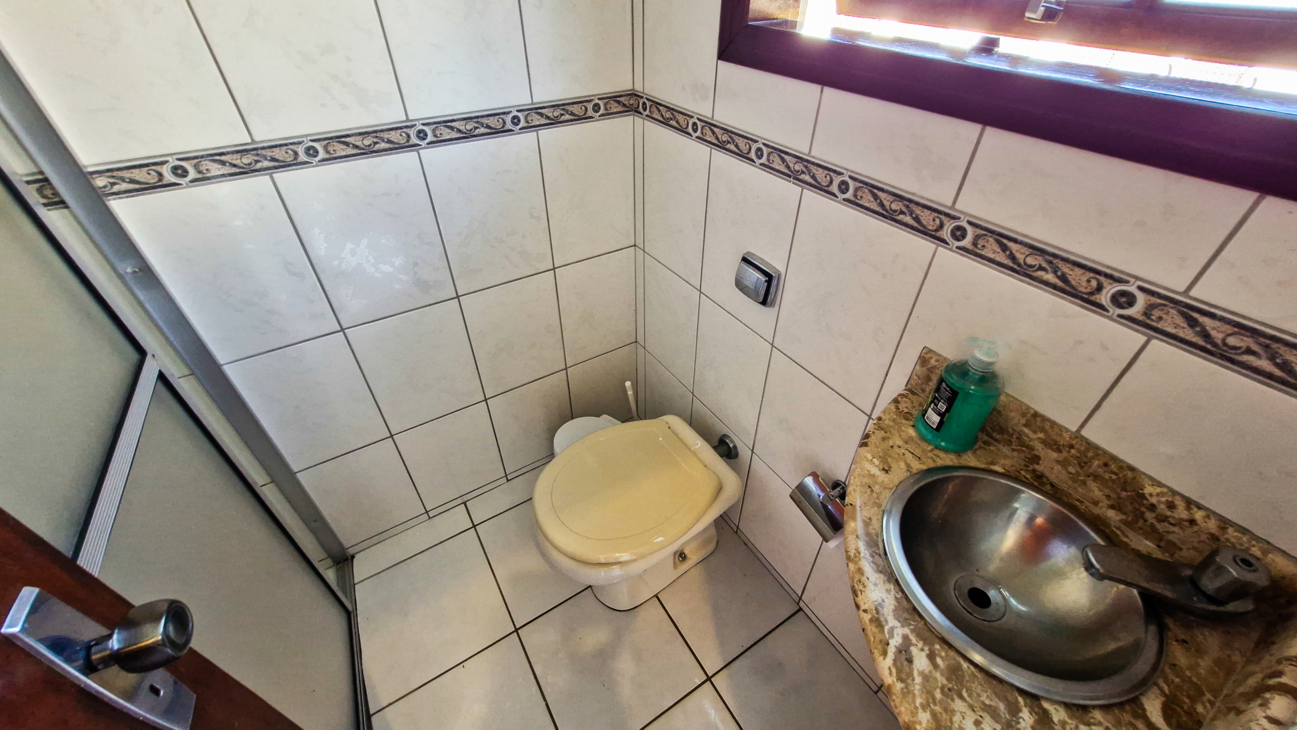 Casa a venda com 8 quartos | 415m² | Praia da Enseada