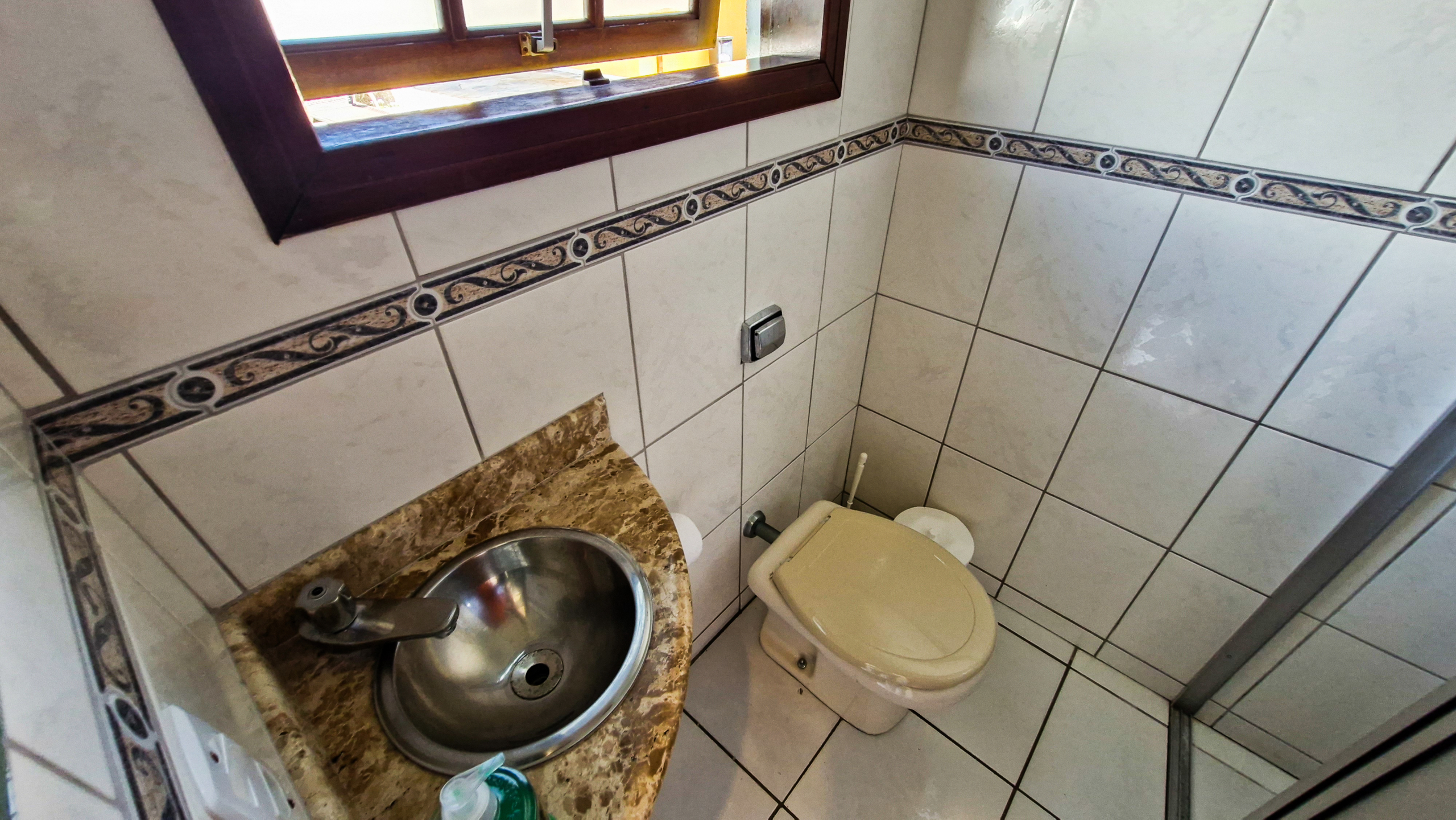 Casa a venda com 8 quartos | 415m² | Praia da Enseada