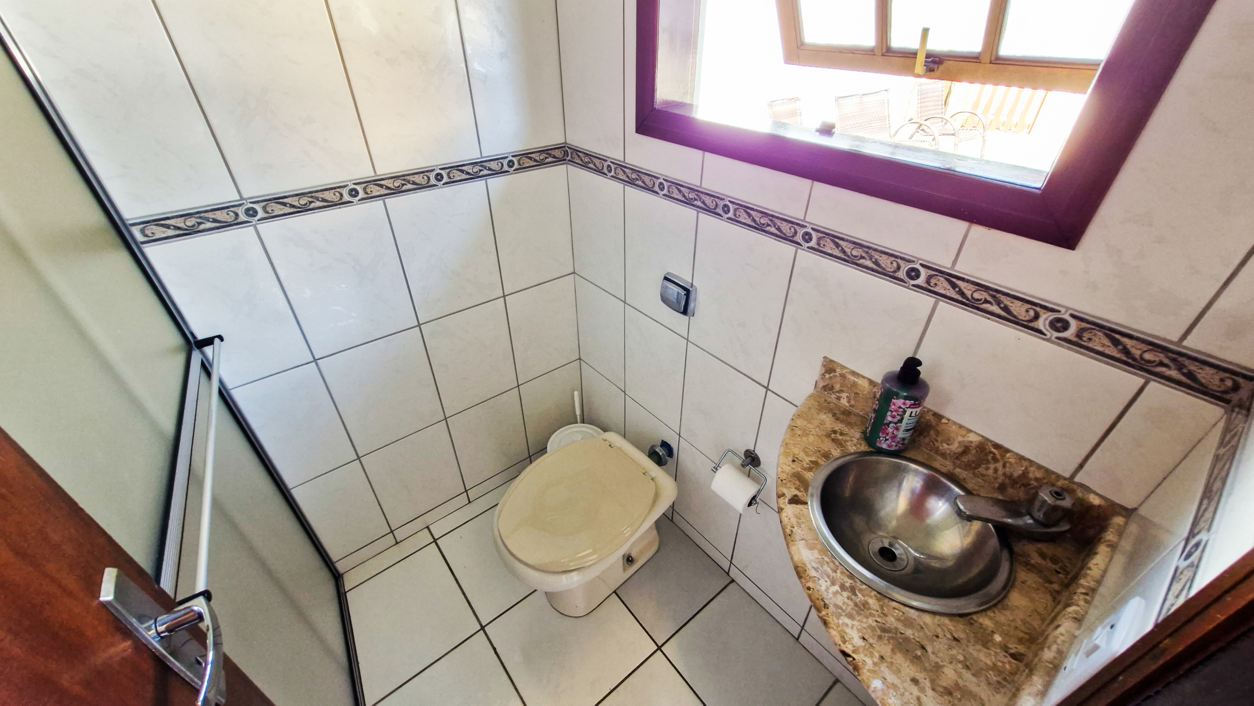 Casa a venda com 8 quartos | 415m² | Praia da Enseada