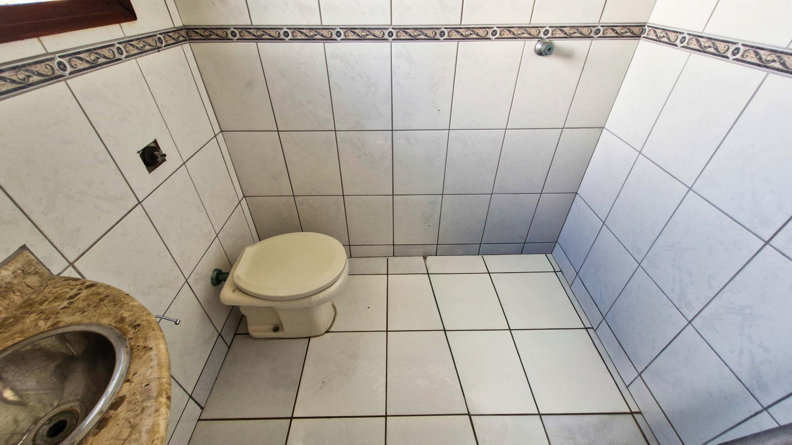 Casa a venda com 8 quartos | 415m² | Praia da Enseada