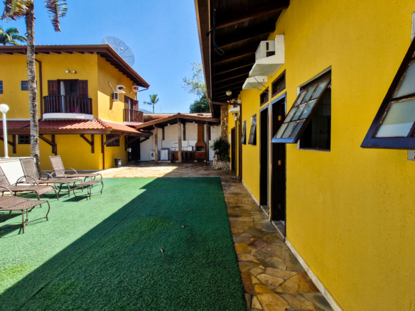 Casa a venda com 8 quartos | 415m² | Praia da Enseada