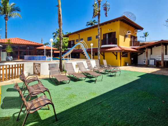 Casa a venda com 8 quartos | 415m² | Praia da Enseada