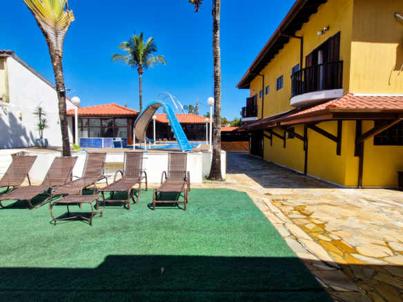 Casa a venda com 8 quartos | 415m² | Praia da Enseada