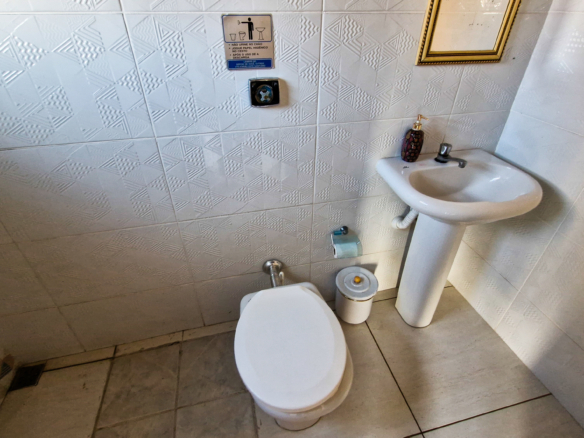 Casa a venda com 8 quartos | 415m² | Praia da Enseada
