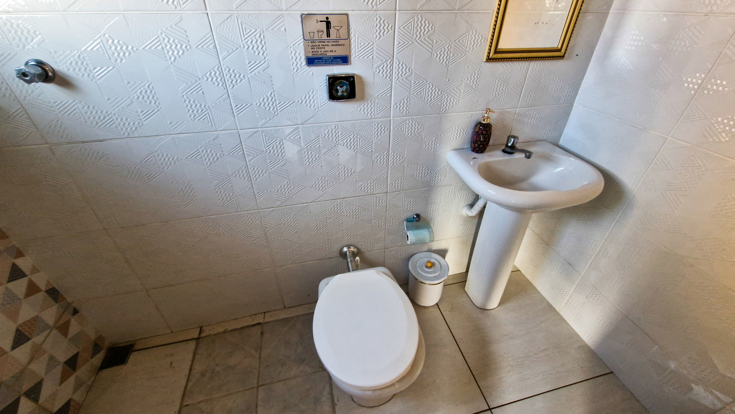 Casa a venda com 8 quartos | 415m² | Praia da Enseada