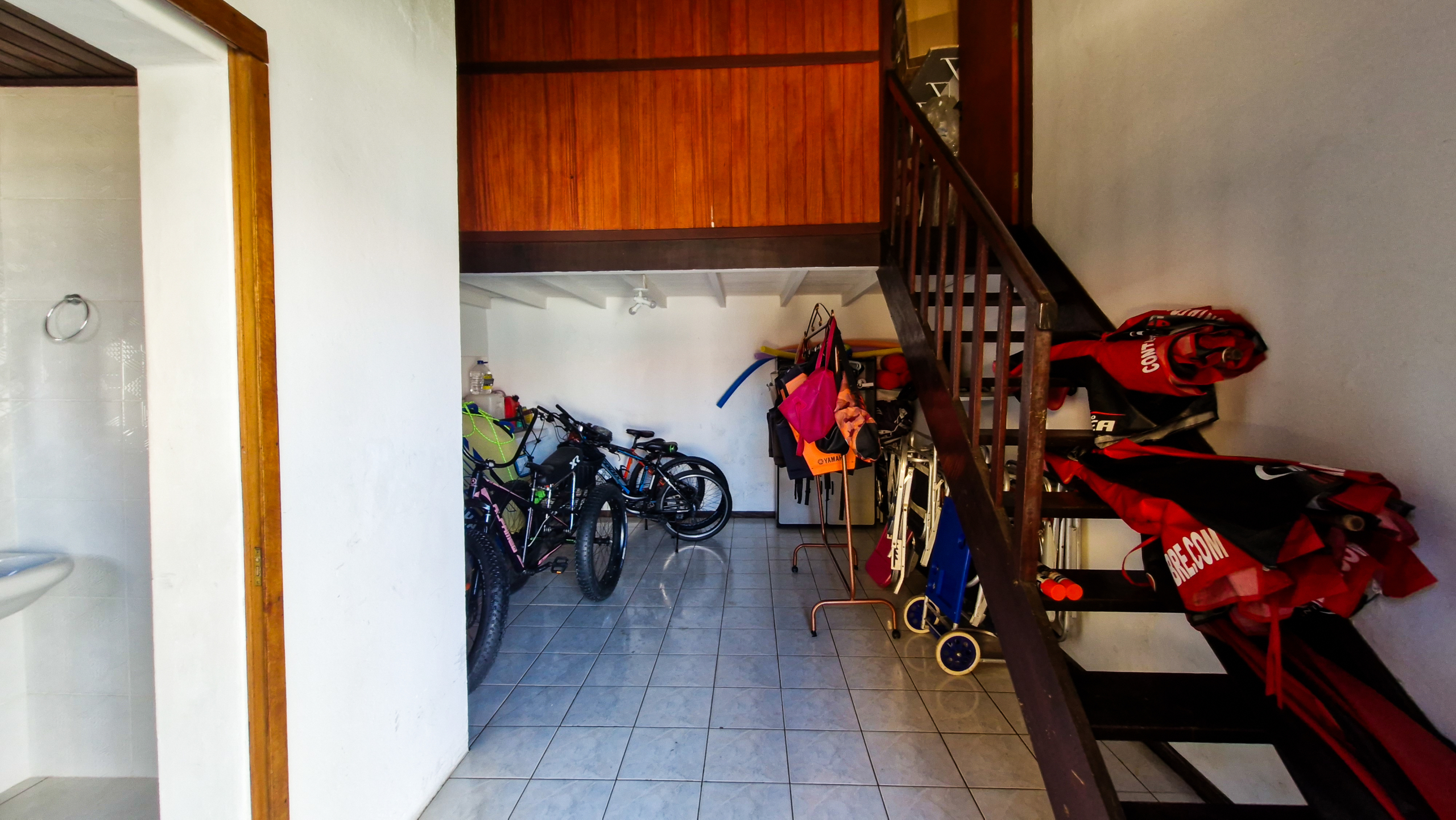 Casa a venda com 8 quartos | 415m² | Praia da Enseada