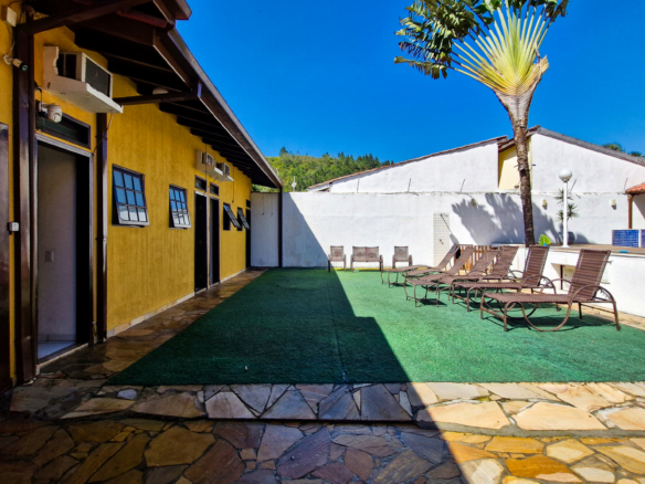 Casa a venda com 8 quartos | 415m² | Praia da Enseada