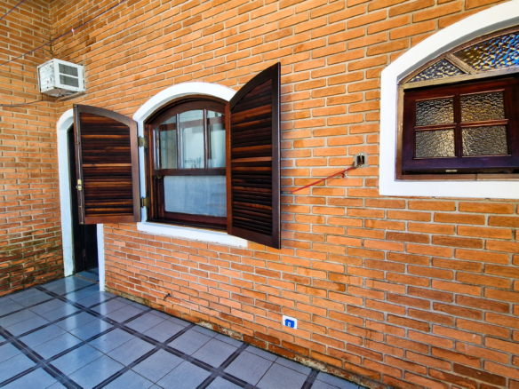 Casa a venda com 8 quartos | 415m² | Praia da Enseada