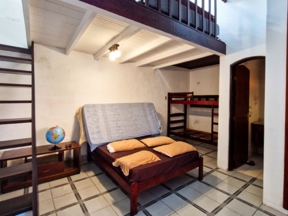 Casa a venda com 8 quartos | 415m² | Praia da Enseada