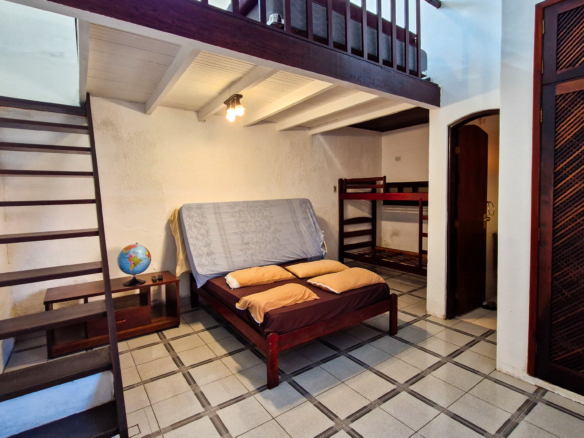 Casa a venda com 8 quartos | 415m² | Praia da Enseada