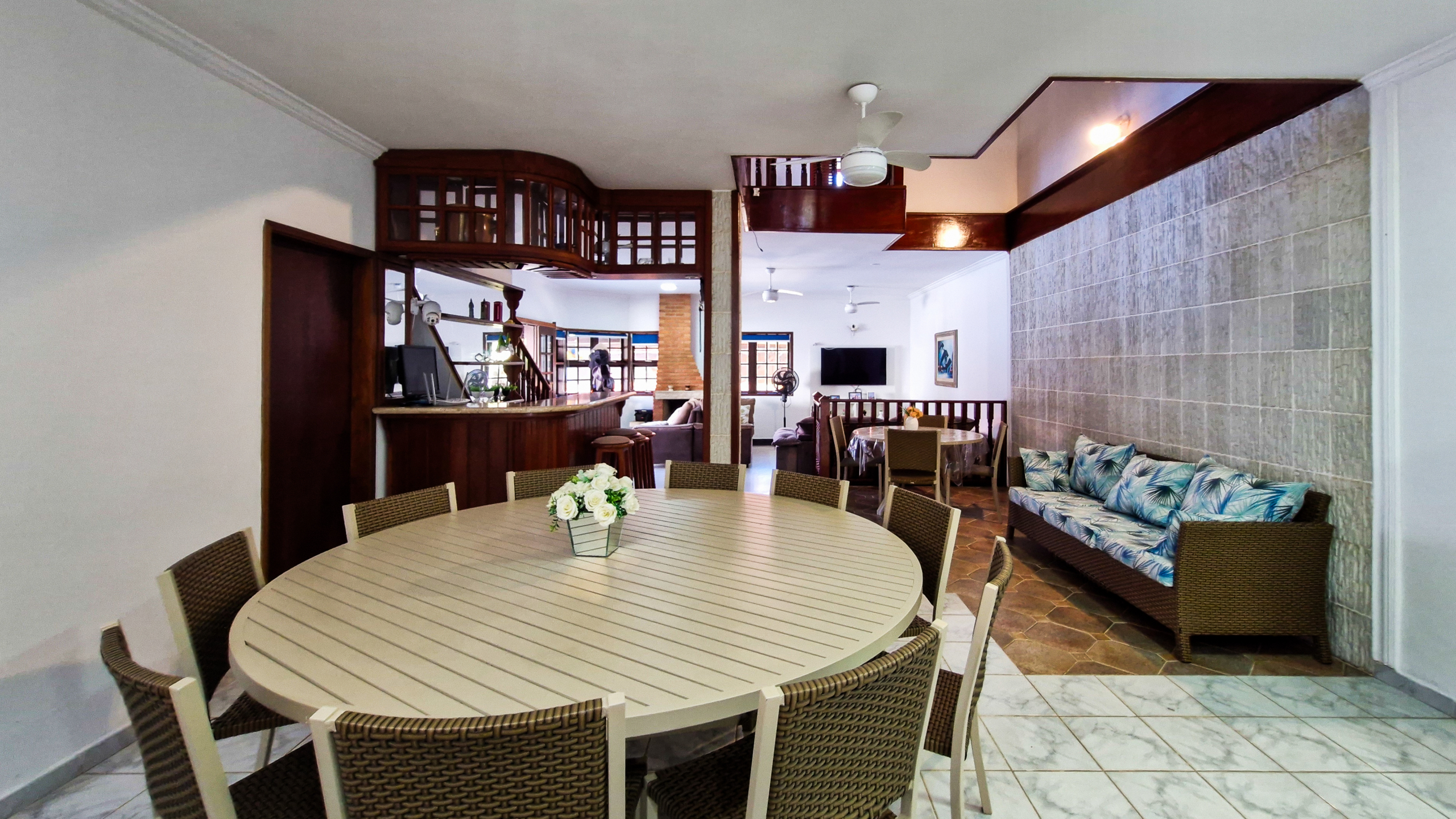 Casa a venda com 8 quartos | 415m² | Praia da Enseada