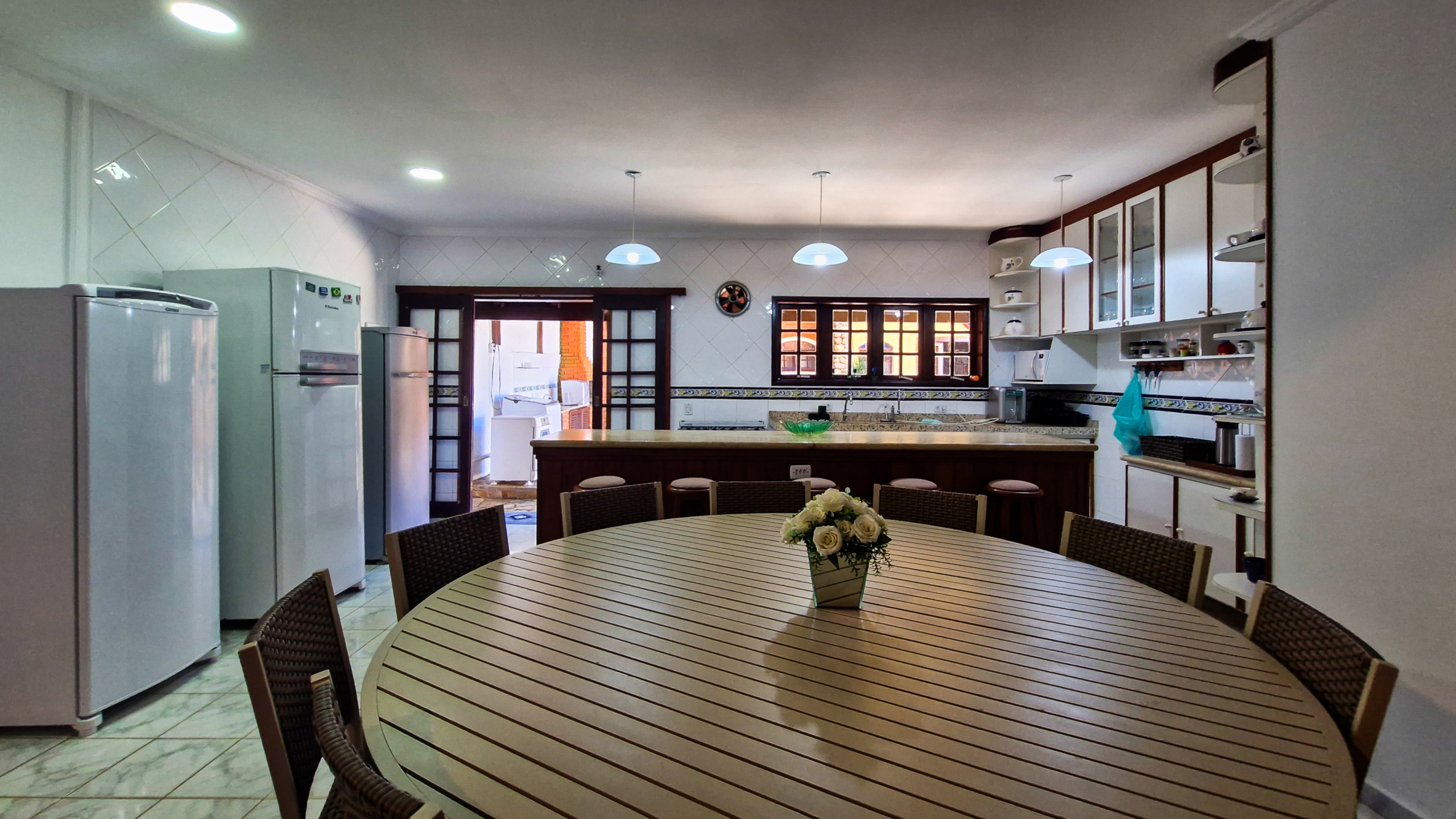 Casa a venda com 8 quartos | 415m² | Praia da Enseada
