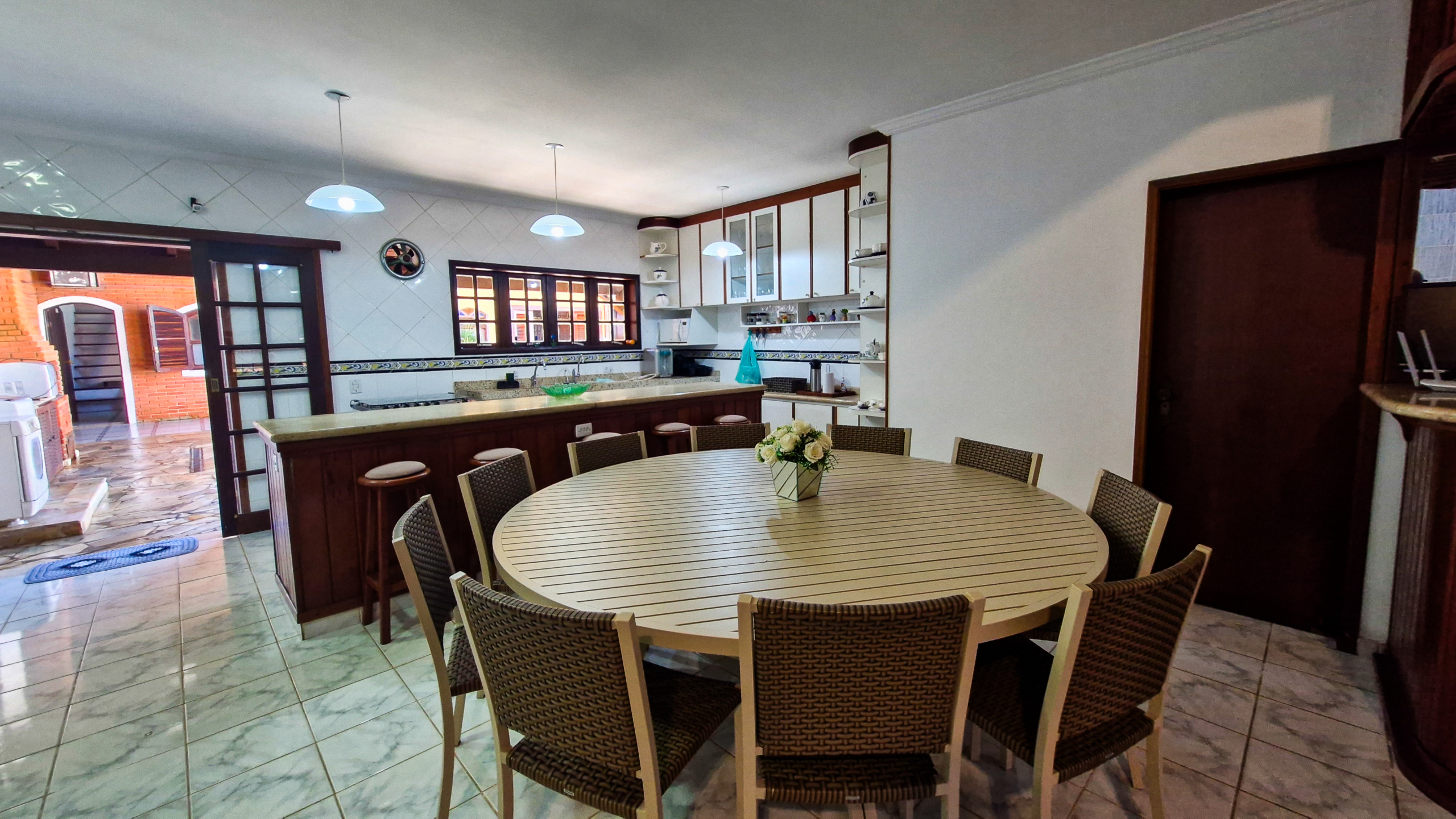 Casa a venda com 8 quartos | 415m² | Praia da Enseada