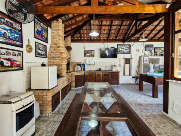 Casa a venda com 8 quartos | 415m² | Praia da Enseada