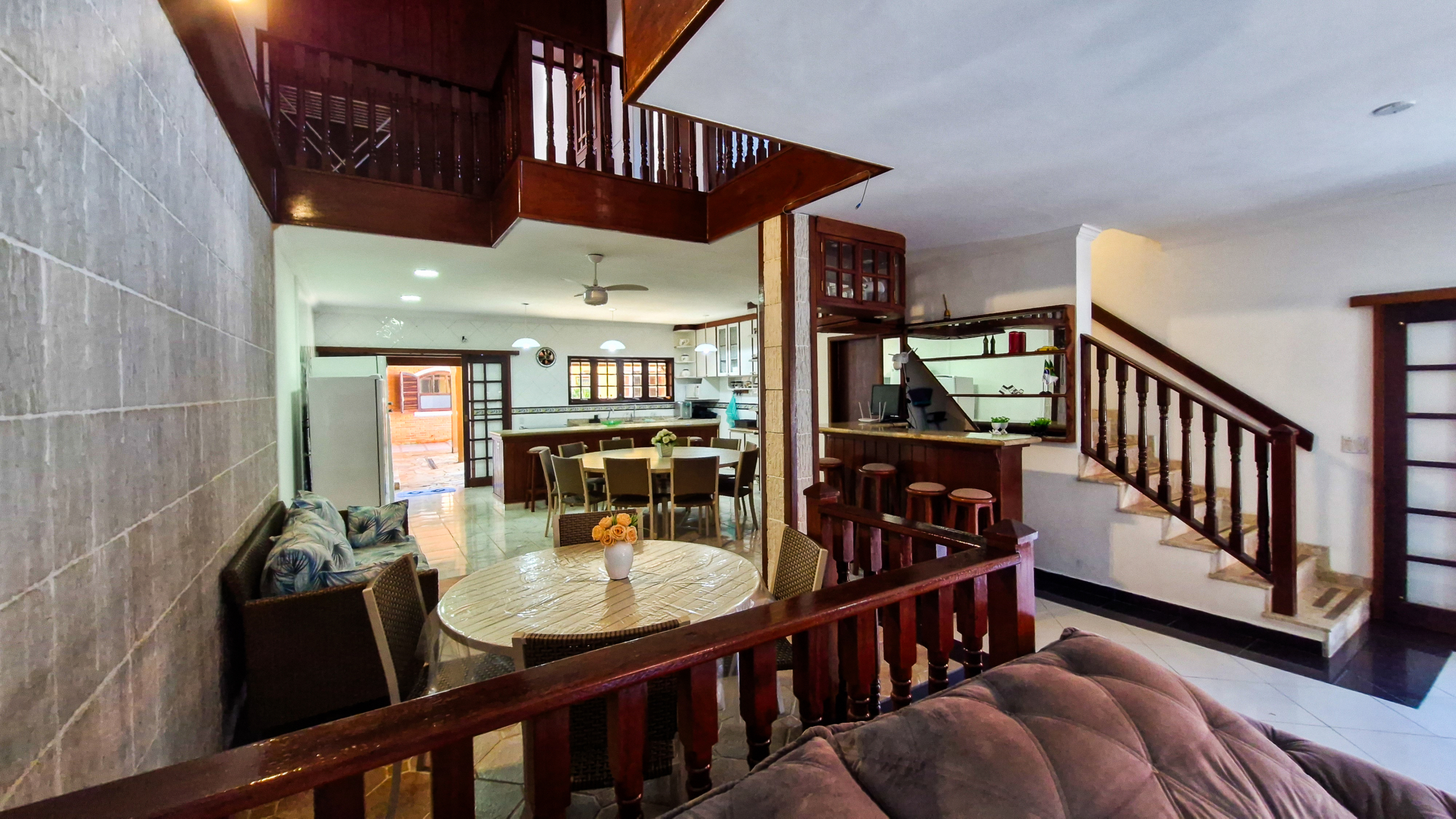 Casa a venda com 8 quartos | 415m² | Praia da Enseada