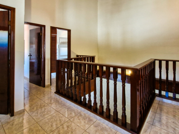 Casa a venda com 8 quartos | 415m² | Praia da Enseada