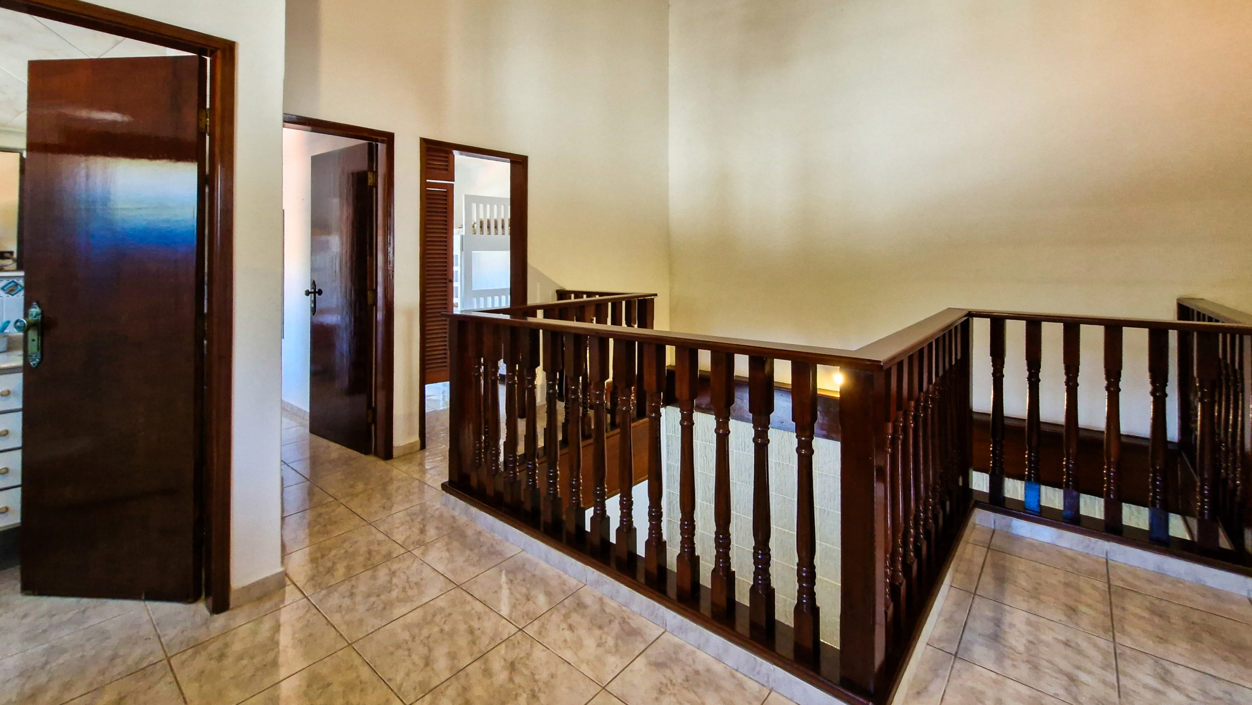 Casa a venda com 8 quartos | 415m² | Praia da Enseada