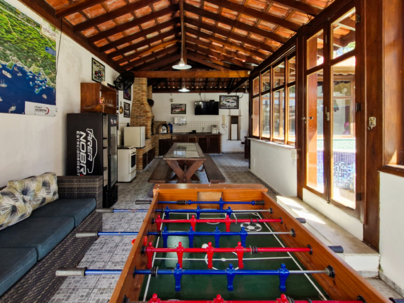 Casa a venda com 8 quartos | 415m² | Praia da Enseada