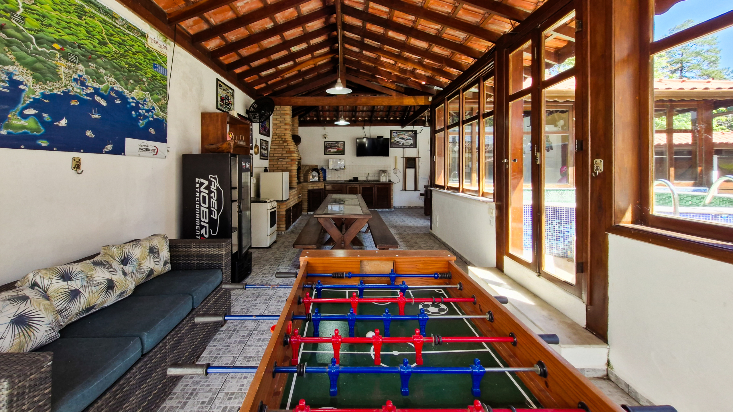 Casa a venda com 8 quartos | 415m² | Praia da Enseada