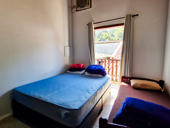 Casa a venda com 8 quartos | 415m² | Praia da Enseada