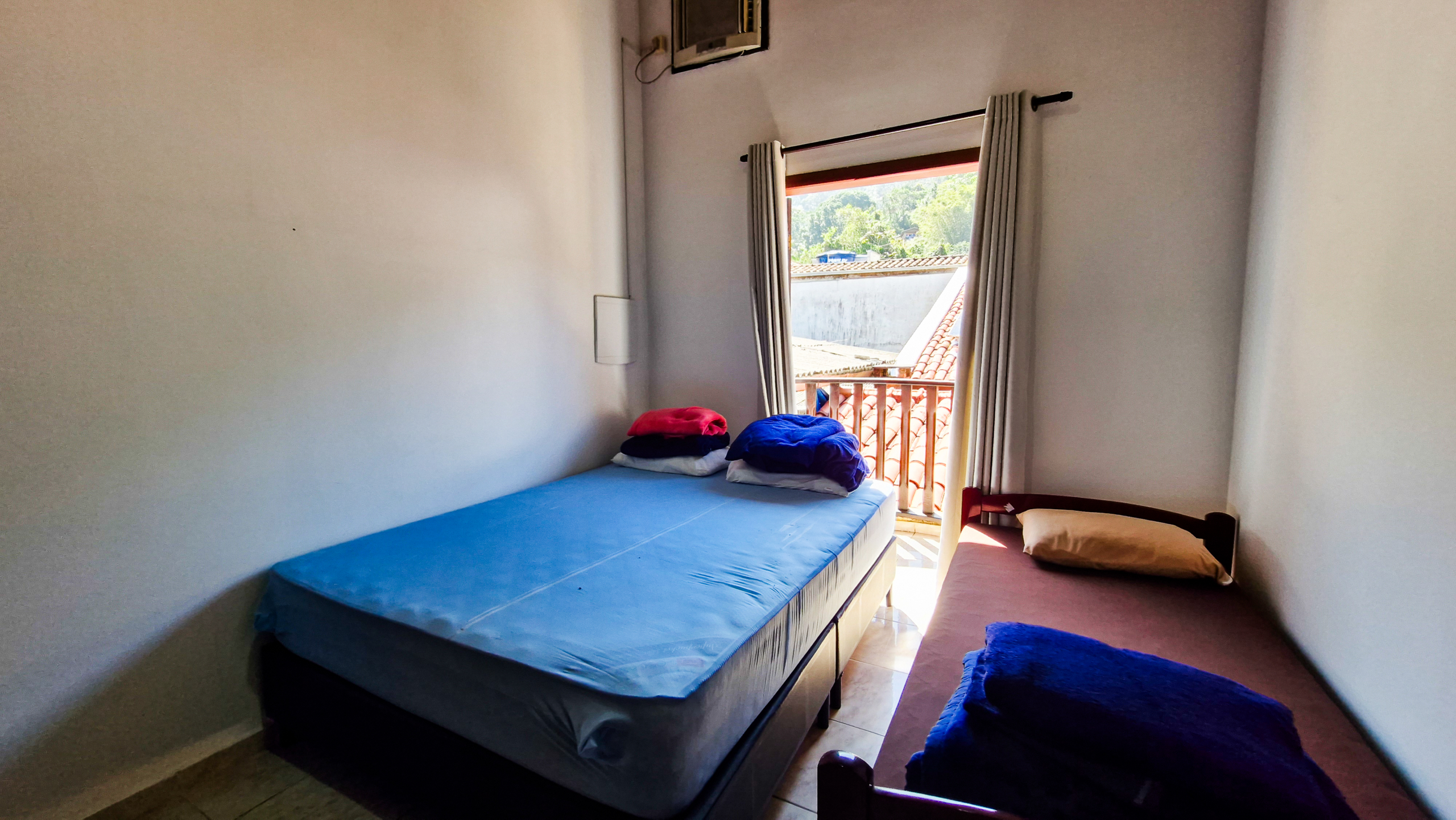 Casa a venda com 8 quartos | 415m² | Praia da Enseada