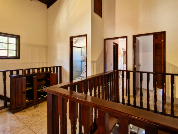 Casa a venda com 8 quartos | 415m² | Praia da Enseada