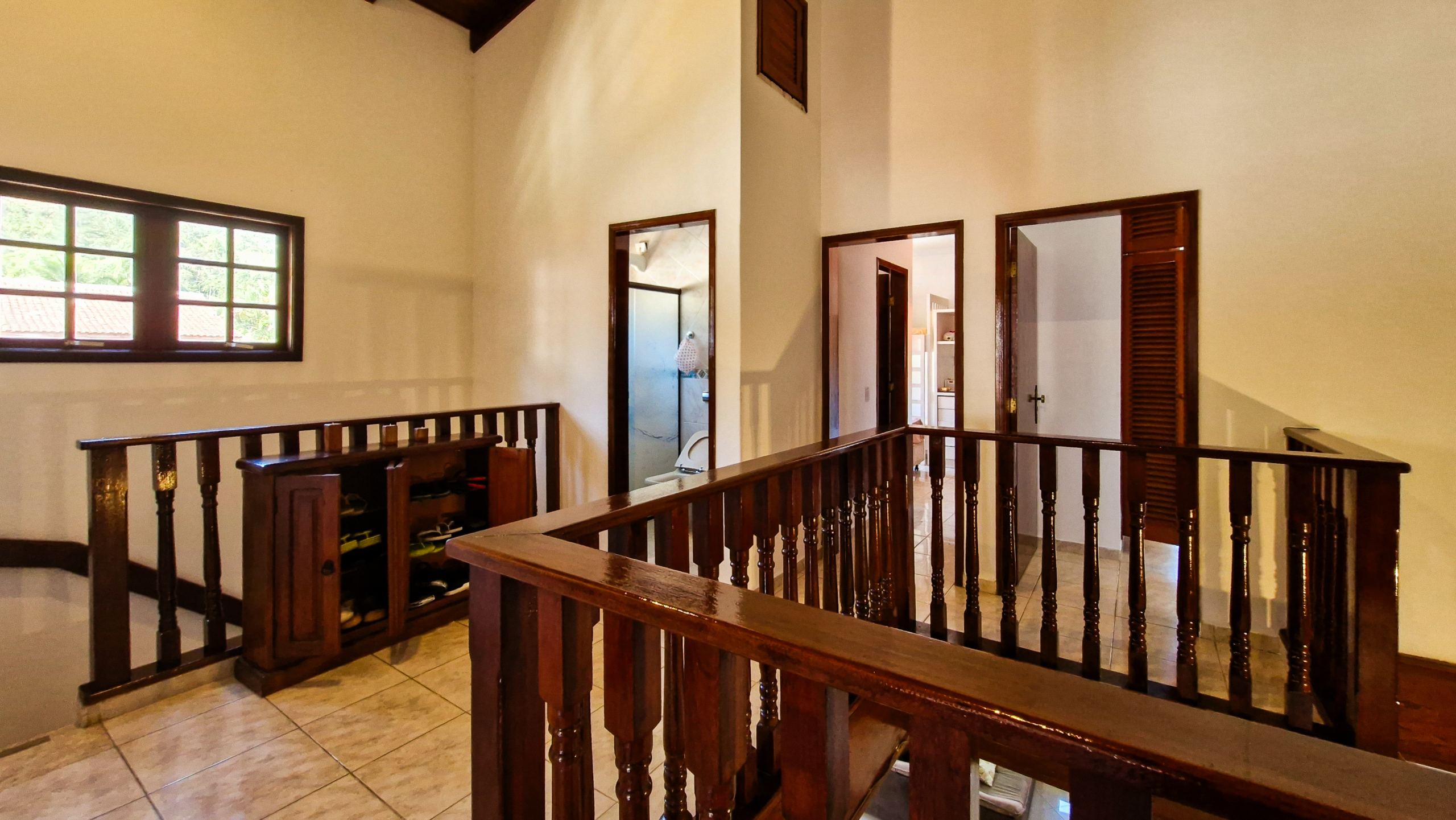 Casa a venda com 8 quartos | 415m² | Praia da Enseada