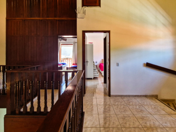 Casa a venda com 8 quartos | 415m² | Praia da Enseada