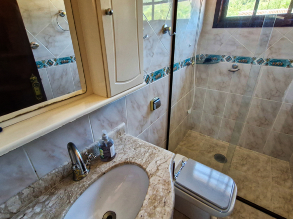 Casa a venda com 8 quartos | 415m² | Praia da Enseada
