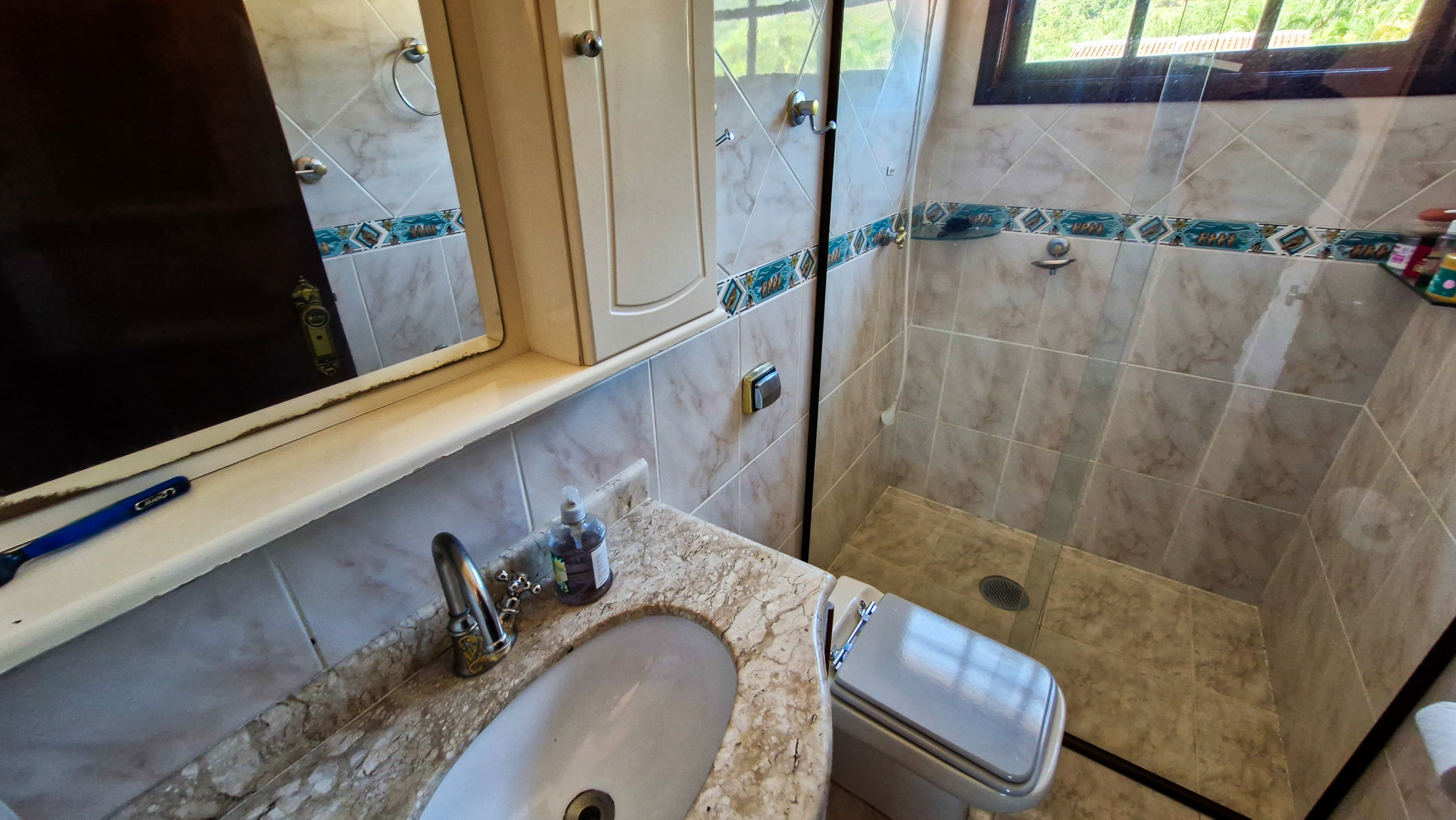Casa a venda com 8 quartos | 415m² | Praia da Enseada