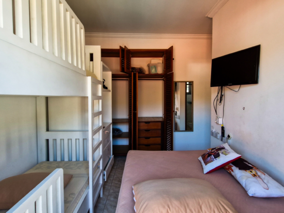 Casa a venda com 8 quartos | 415m² | Praia da Enseada