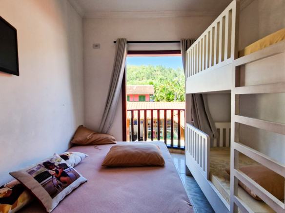 Casa a venda com 8 quartos | 415m² | Praia da Enseada
