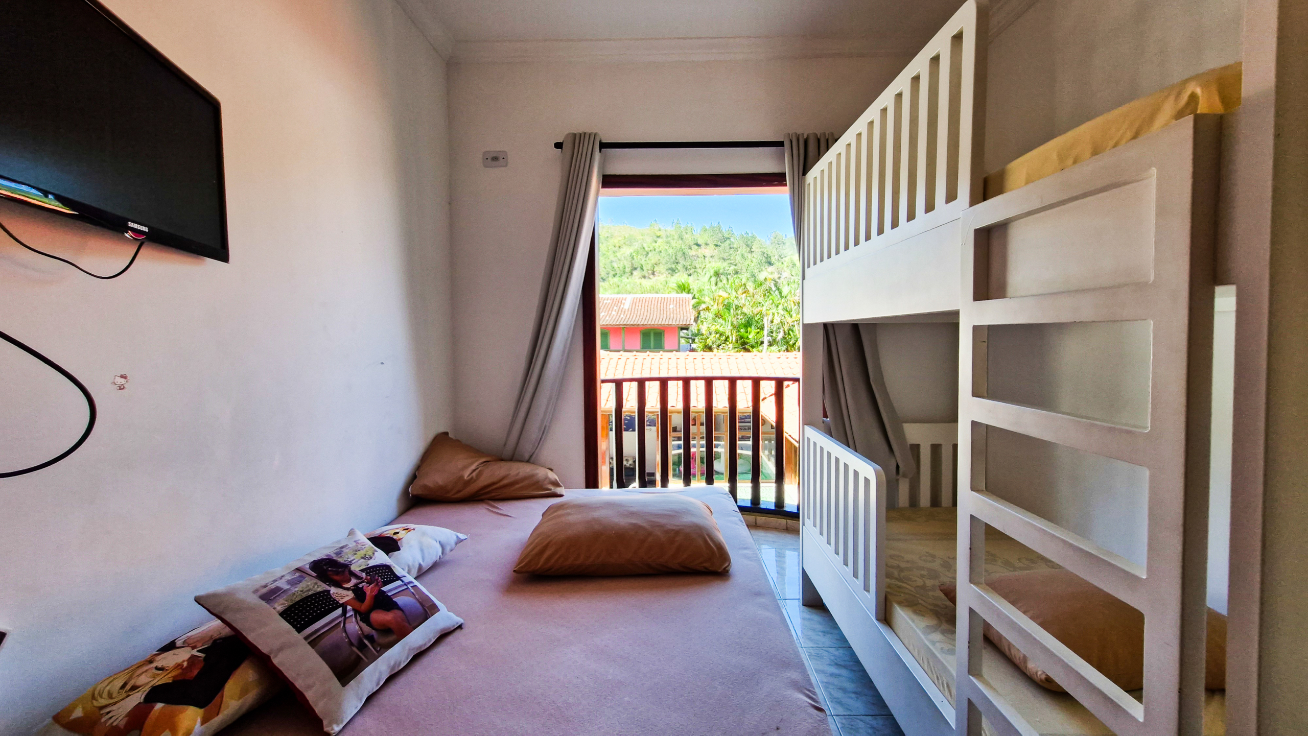 Casa a venda com 8 quartos | 415m² | Praia da Enseada