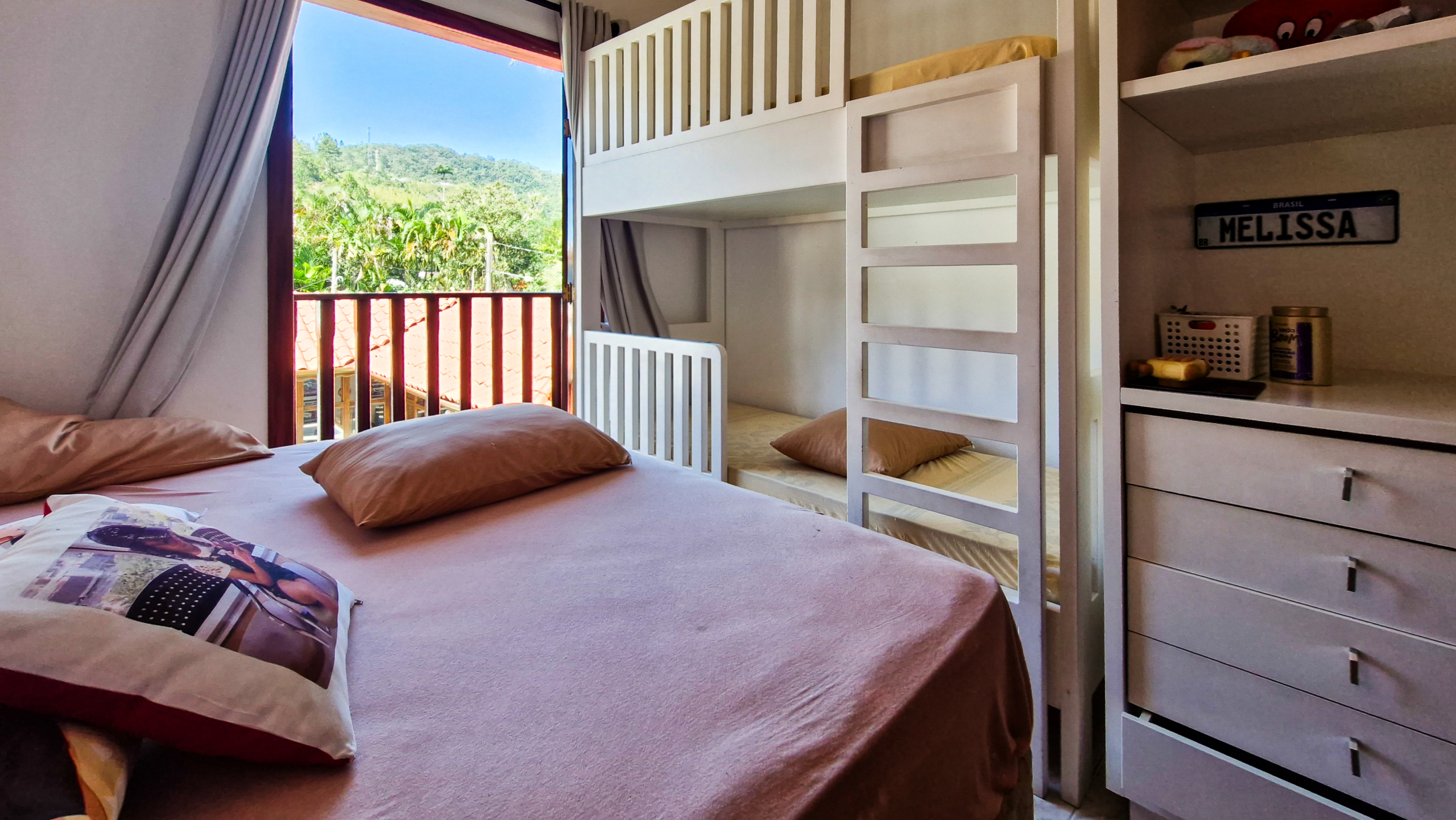 Casa a venda com 8 quartos | 415m² | Praia da Enseada