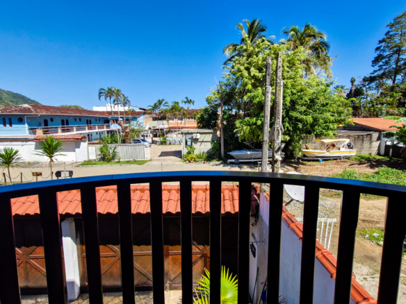 Casa a venda com 8 quartos | 415m² | Praia da Enseada