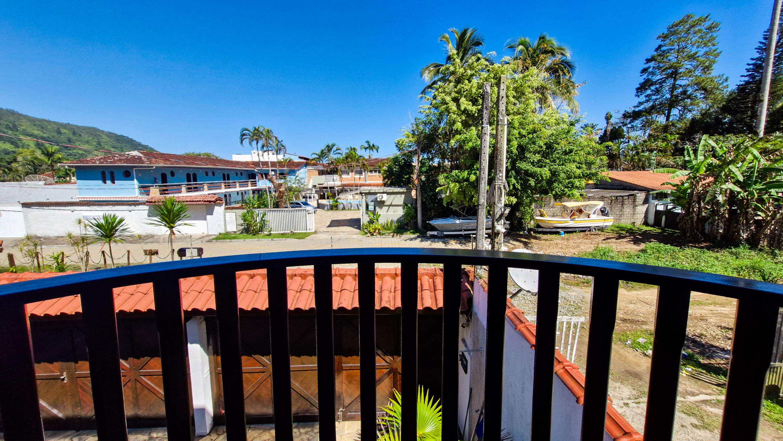 Casa a venda com 8 quartos | 415m² | Praia da Enseada