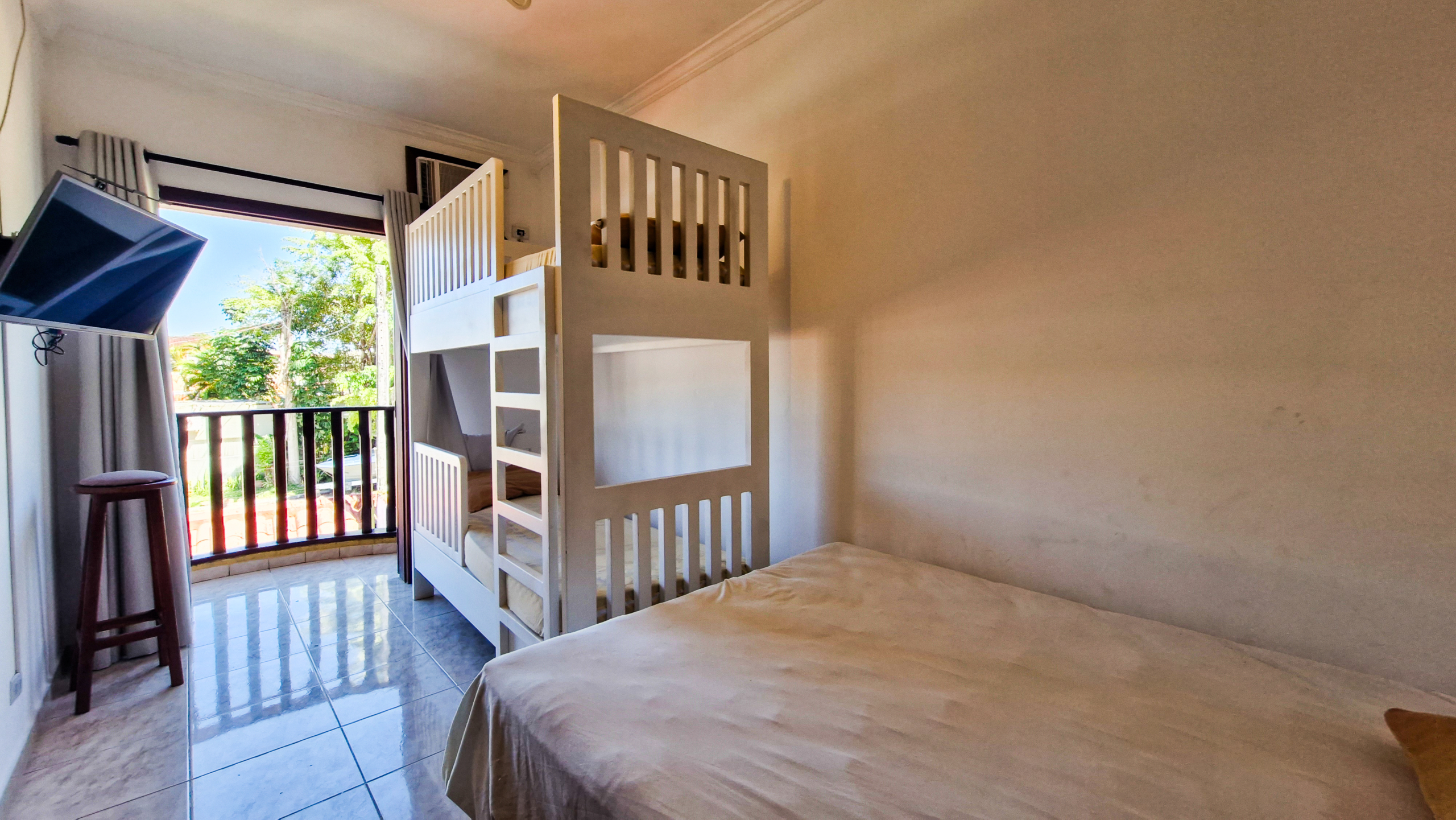 Casa a venda com 8 quartos | 415m² | Praia da Enseada
