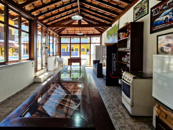 Casa a venda com 8 quartos | 415m² | Praia da Enseada