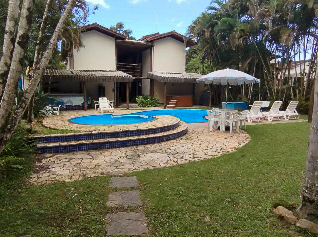 Pousada completa à venda em Maresias | 15 suítes