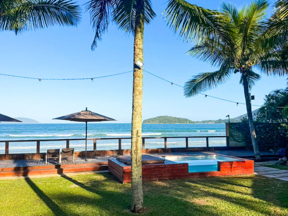 Casa pé na areia a venda | 4 suítes | Praia do Sapê | Ubatuba