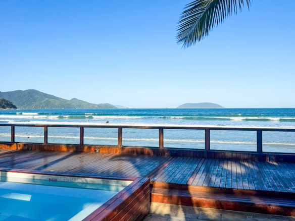 Casa pé na areia a venda | 4 suítes | Praia do Sapê | Ubatuba