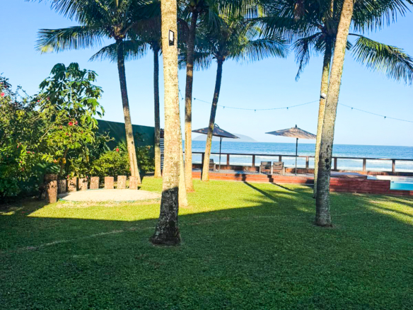 Casa pé na areia a venda | 4 suítes | Praia do Sapê | Ubatuba