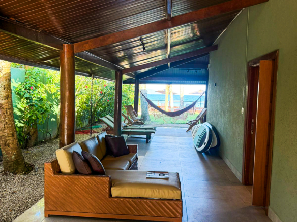 Casa pé na areia a venda | 4 suítes | Praia do Sapê | Ubatuba