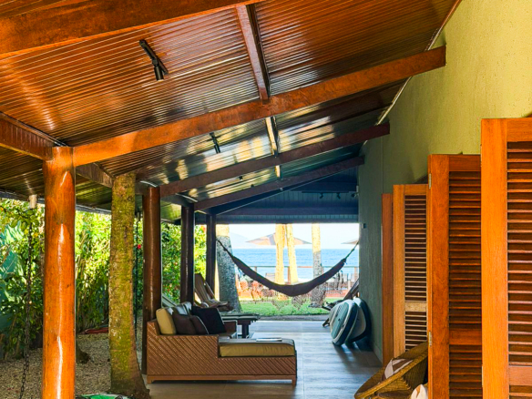 Casa pé na areia a venda | 4 suítes | Praia do Sapê | Ubatuba