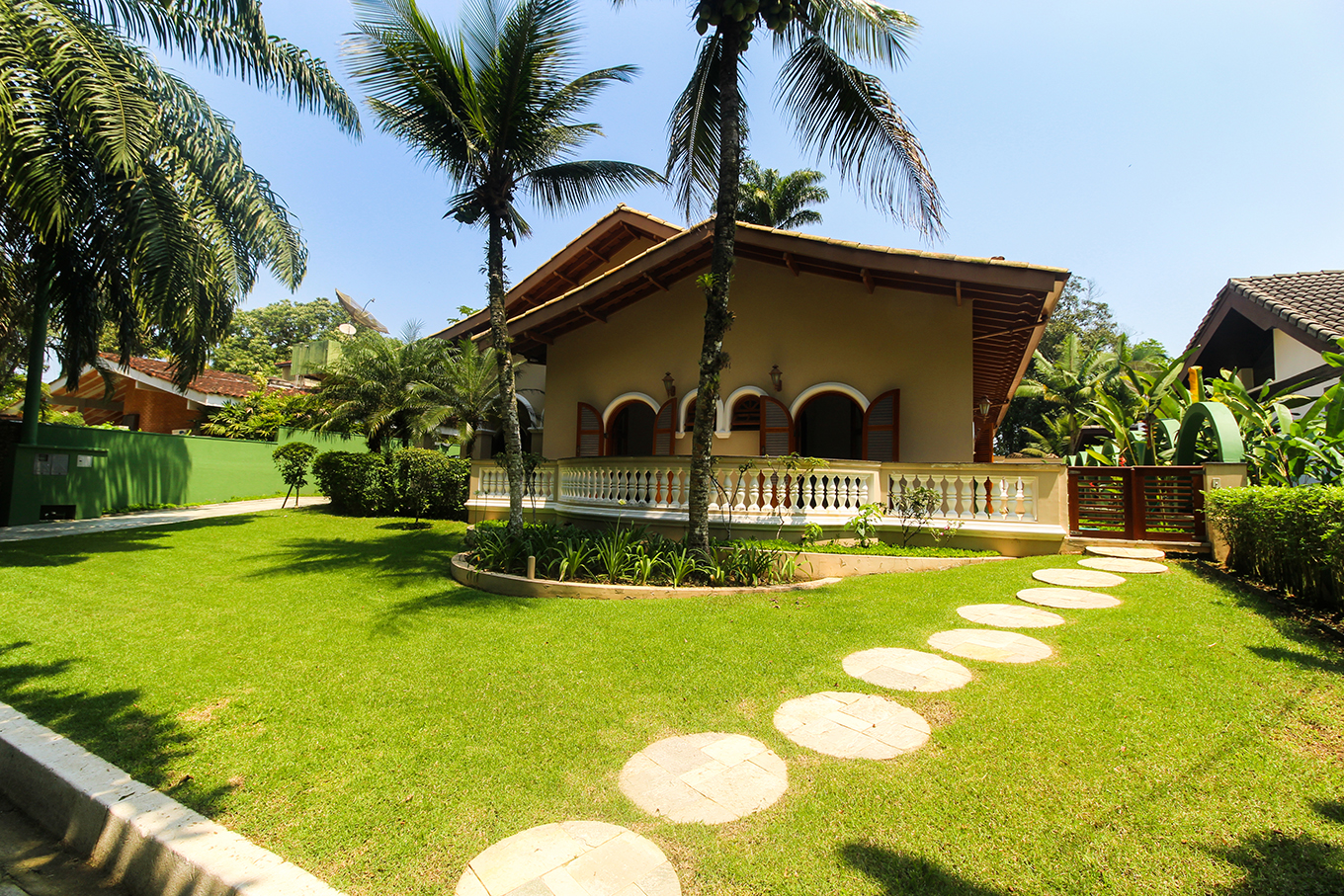 Casa de condomínio para temporada | Pé na areia | Praia Domingas Dias | Ubatuba