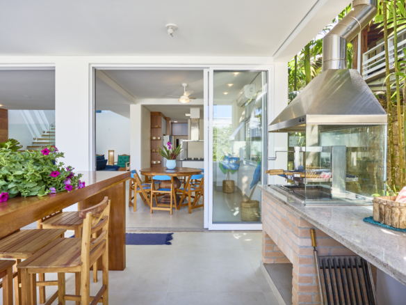 Casa alto padrão com 5 quartos – Lagoinha – Ubatuba/SP