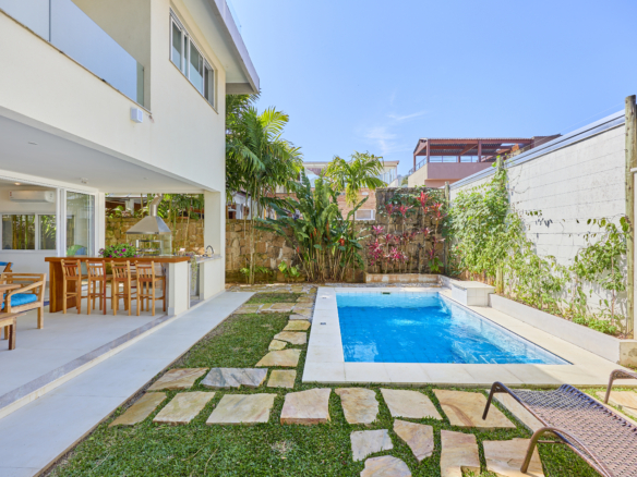 Casa alto padrão com 5 quartos – Lagoinha – Ubatuba/SP